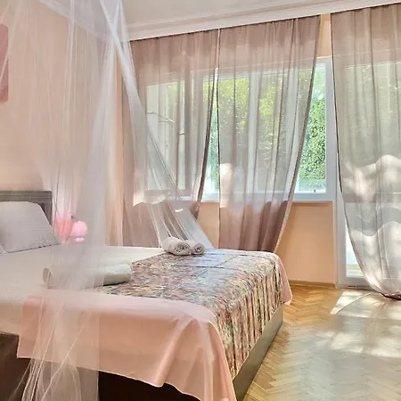 アパート Top Centre Apartment For 4 Persons *
