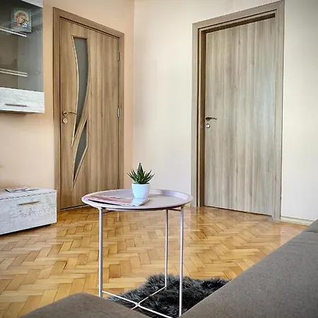Top Centre Apartment For 4 Persons ブルガス